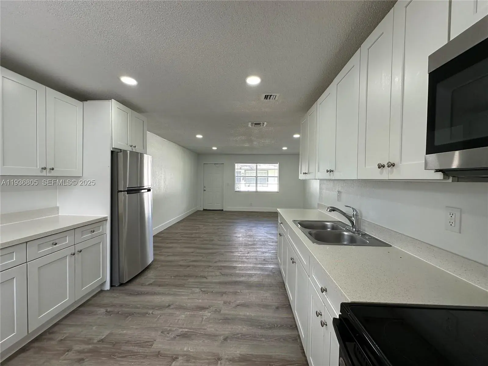 2 bedroom 2 bath Residential Lease for rent at 116 NW 2nd Ave # B, Hallandale Beach FL 33009