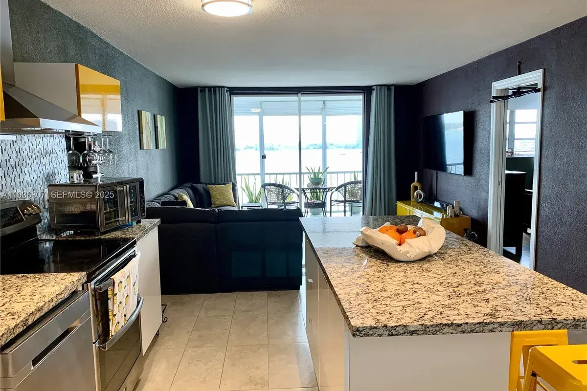 3000 Marcos Dr # P512, Aventura FL 33160