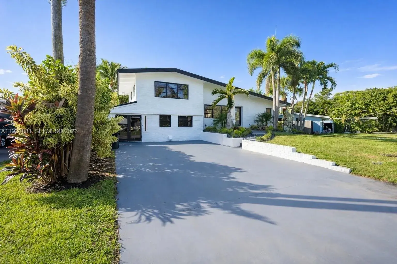 3 bedroom 3 bath Residential for sale at 2413 Nassau Ln, Fort Lauderdale FL 33312