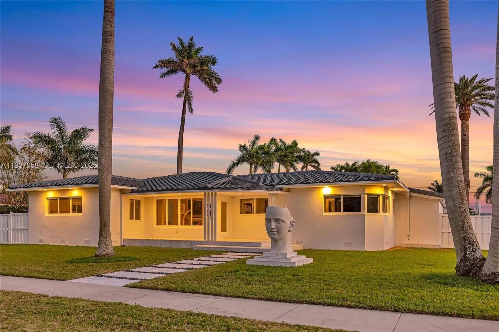 4 bedroom 3 bath Residential for sale at 750 Harrison St, Hollywood FL 33019