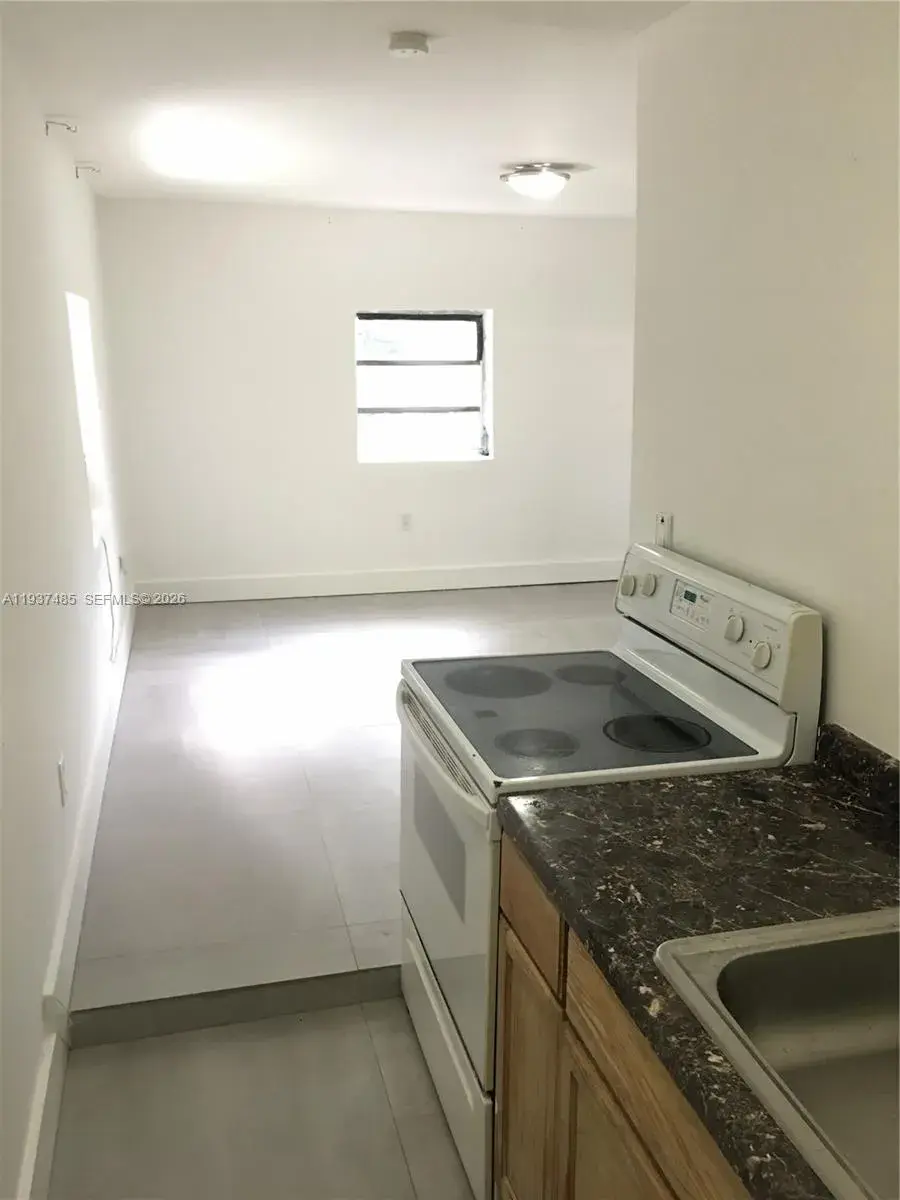 2612 NE 206th St, Miami FL 33180
