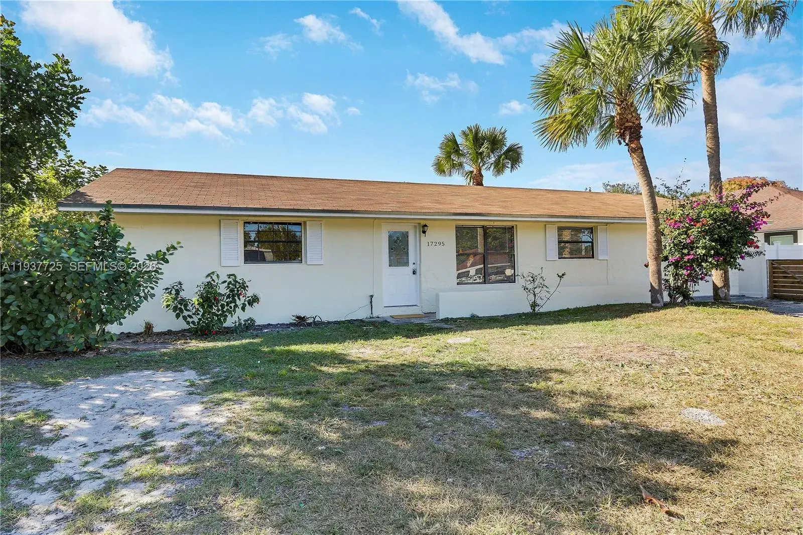 5 bedroom 2 bath Residential for sale at 17295 Lincoln Lane, Jupiter FL 33458