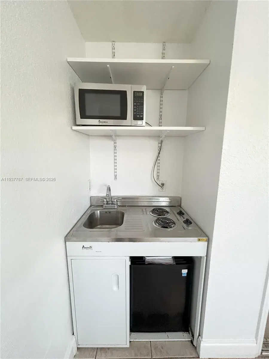 1 bath Residential Lease for rent at 715 NE 6th St # 12, Fort Lauderdale FL 33304