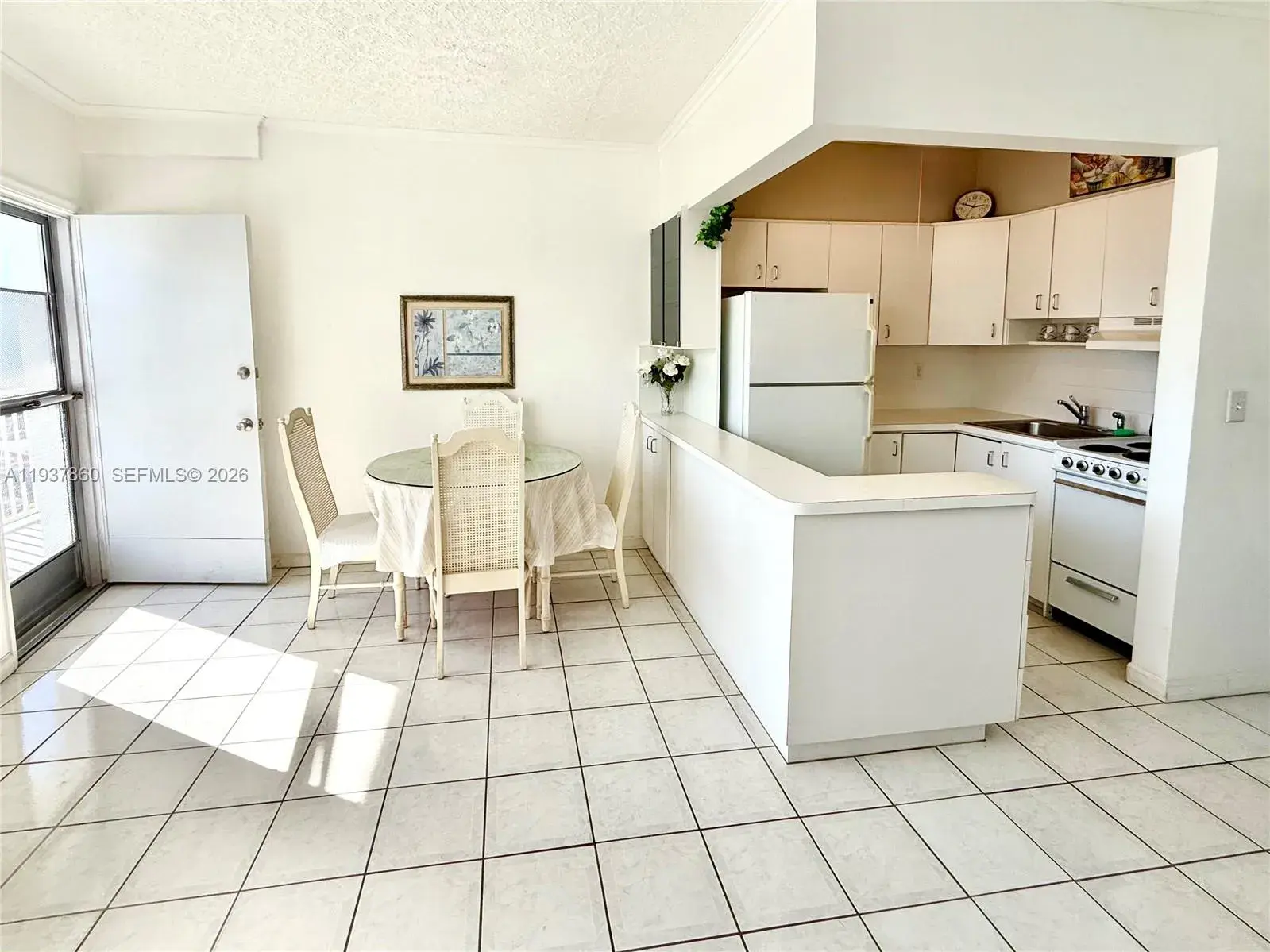 1 bedroom 1 bath Residential for sale at 3177 S Ocean Dr # 305, Hallandale Beach FL 33009