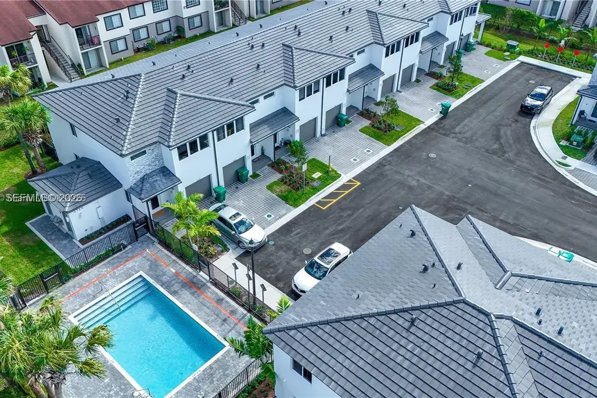 5125 SW 37th St, Pembroke Park FL 33023