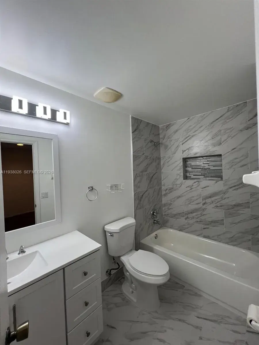 3 bedroom 2 bath Residential for sale at 336 River Bluff Ln, Royal Palm Beach FL 33411