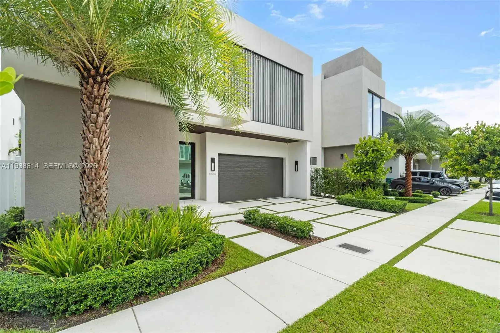 5 bedroom 5 bath Residential for sale at 10536 NW 67th Ter, Doral FL 33178