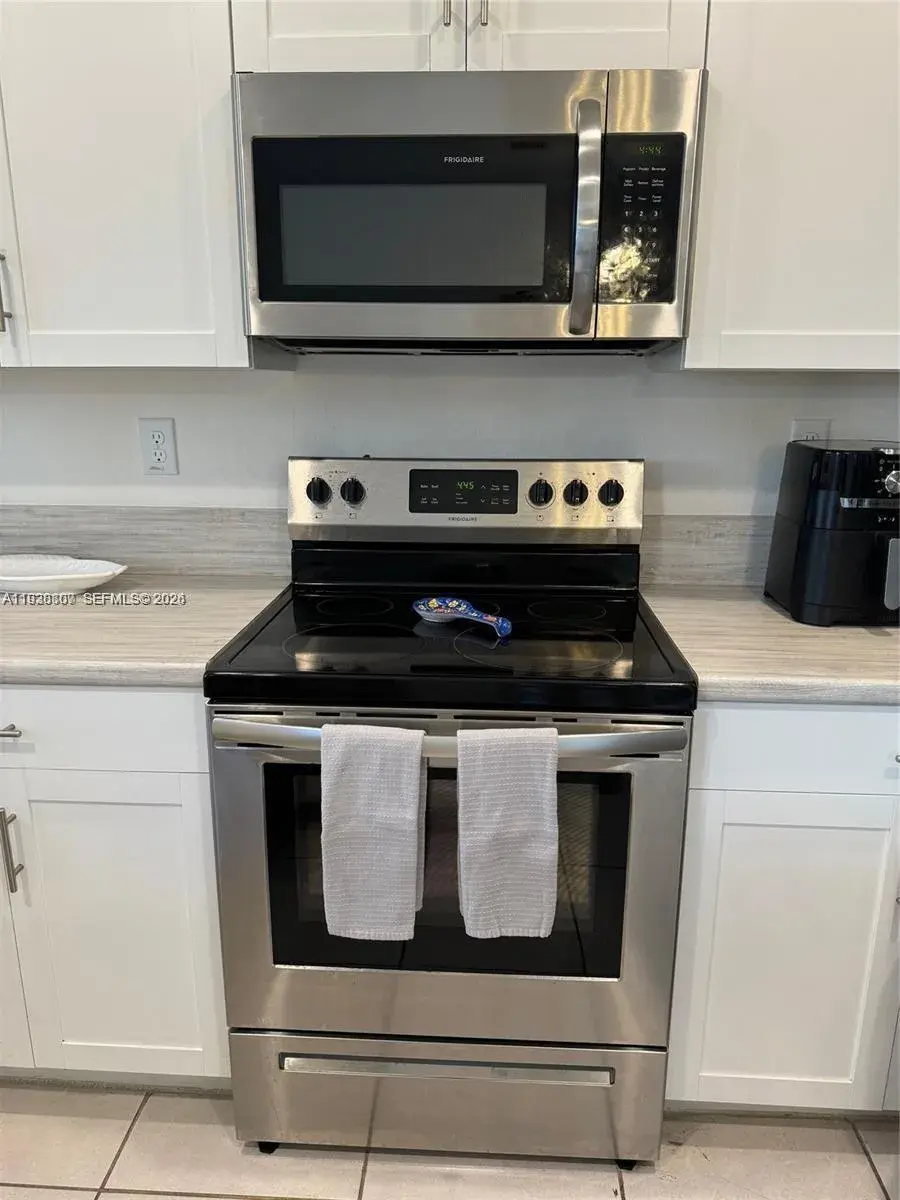 21441 NE 3rd Pl, Miami FL 33179