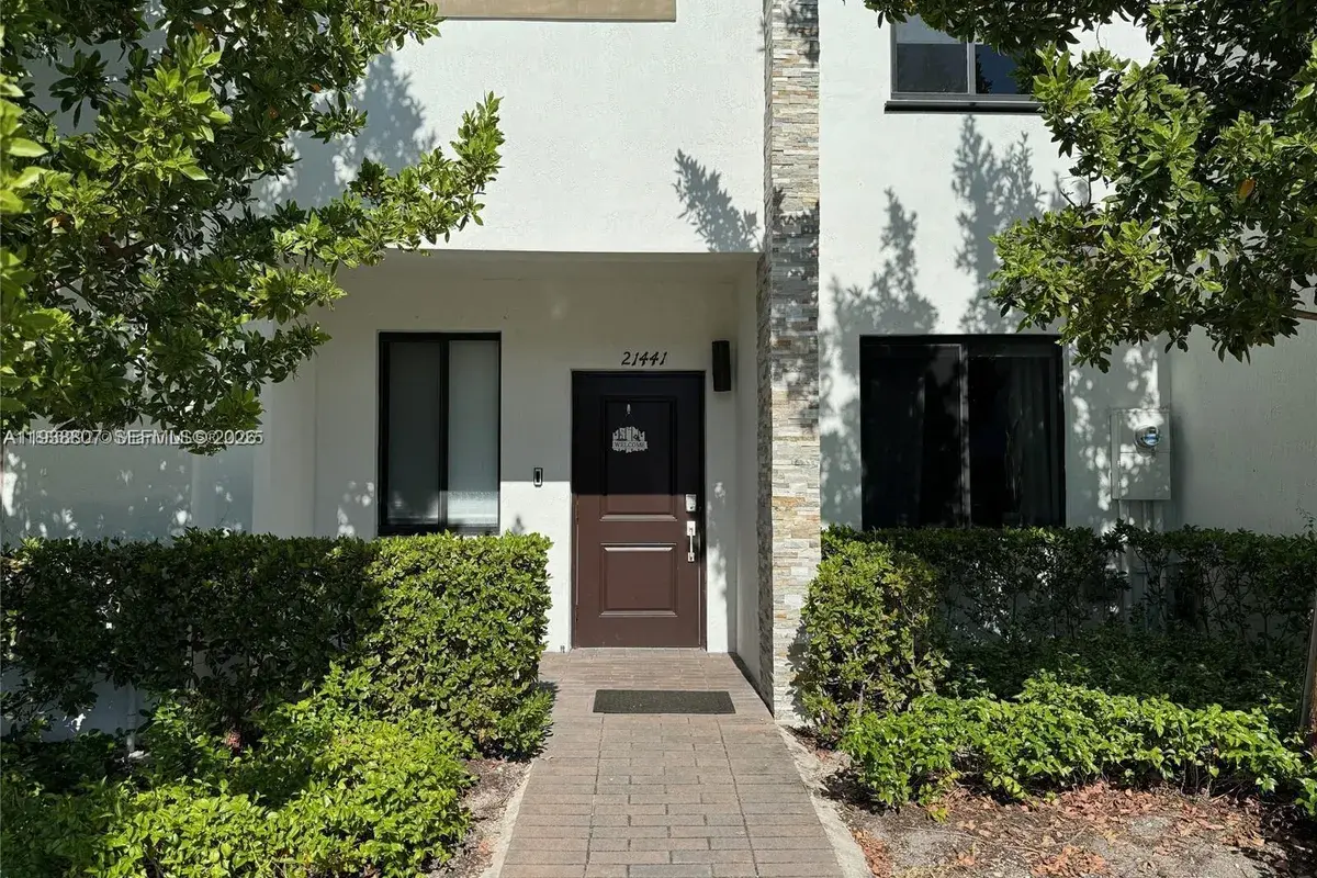 21441 NE 3rd Pl, Miami FL 33179
