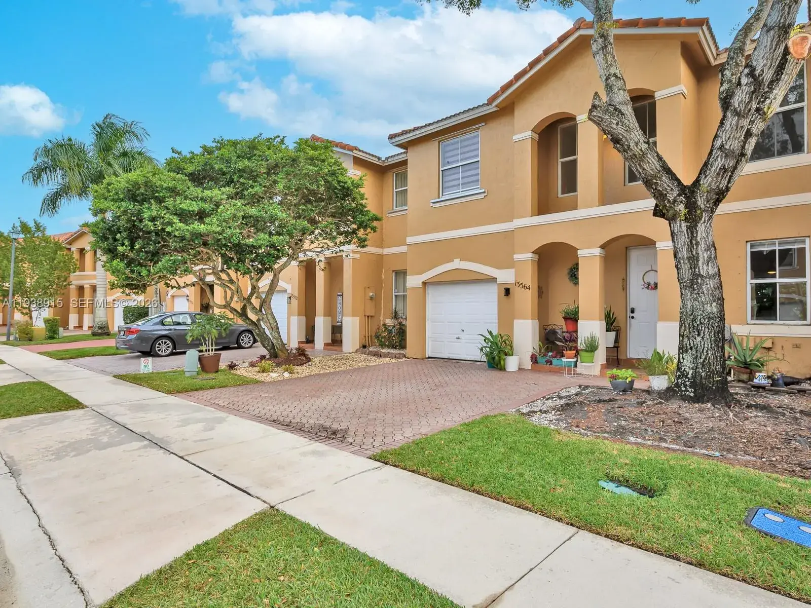 13564 NW 7th St, Pembroke Pines FL 33028