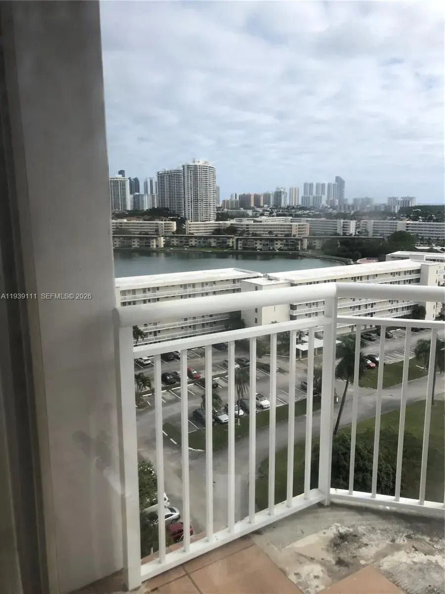 1 bedroom 1 bath Residential for sale at 18011 Biscayne Blvd # 1403, Aventura FL 33160