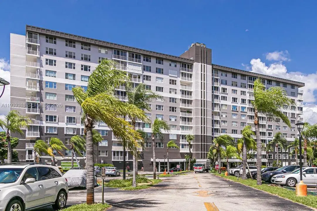 2 bedroom 2 bath Residential for sale at 3850 Washington St # 1011, Hollywood FL 33021