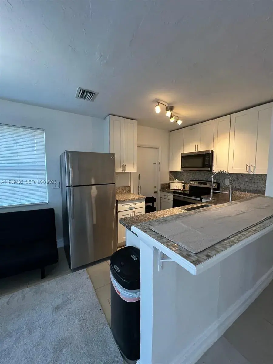 2 bedroom 1 bath Residential Lease for rent at 2920 NW 11th Pl, Fort Lauderdale FL 33311