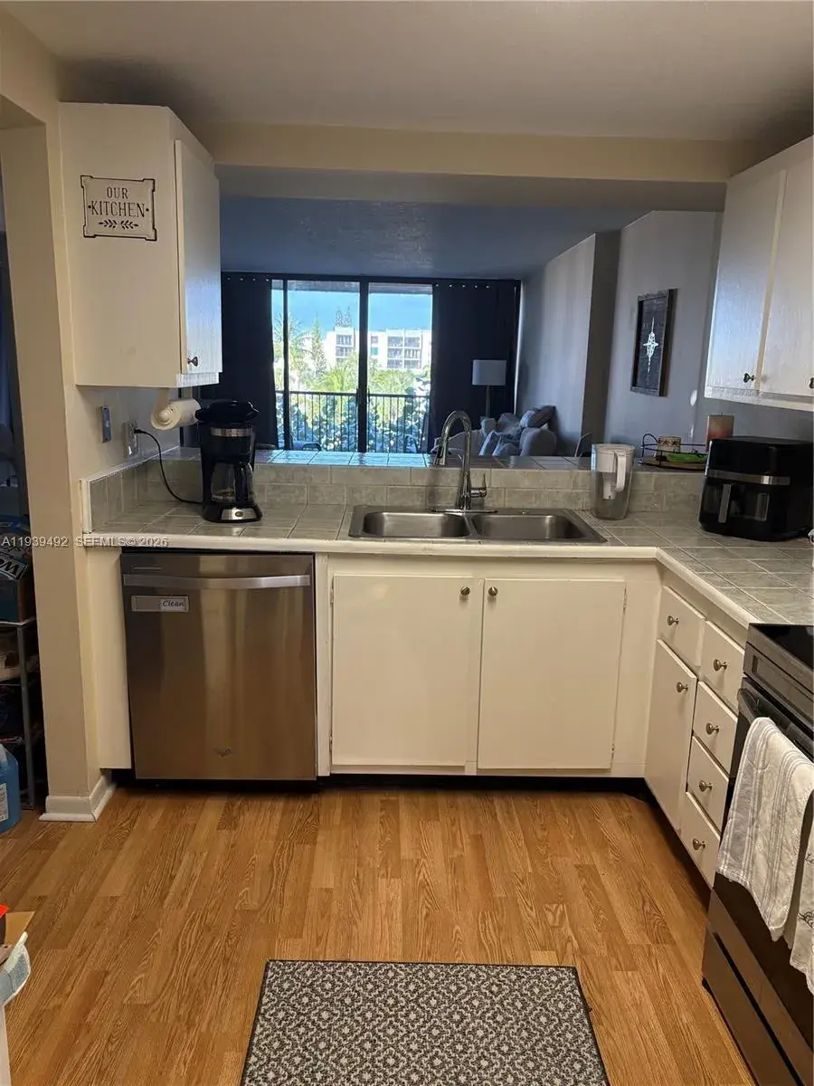 17 Royal Palm Way # 4040, Boca Raton FL 33432
