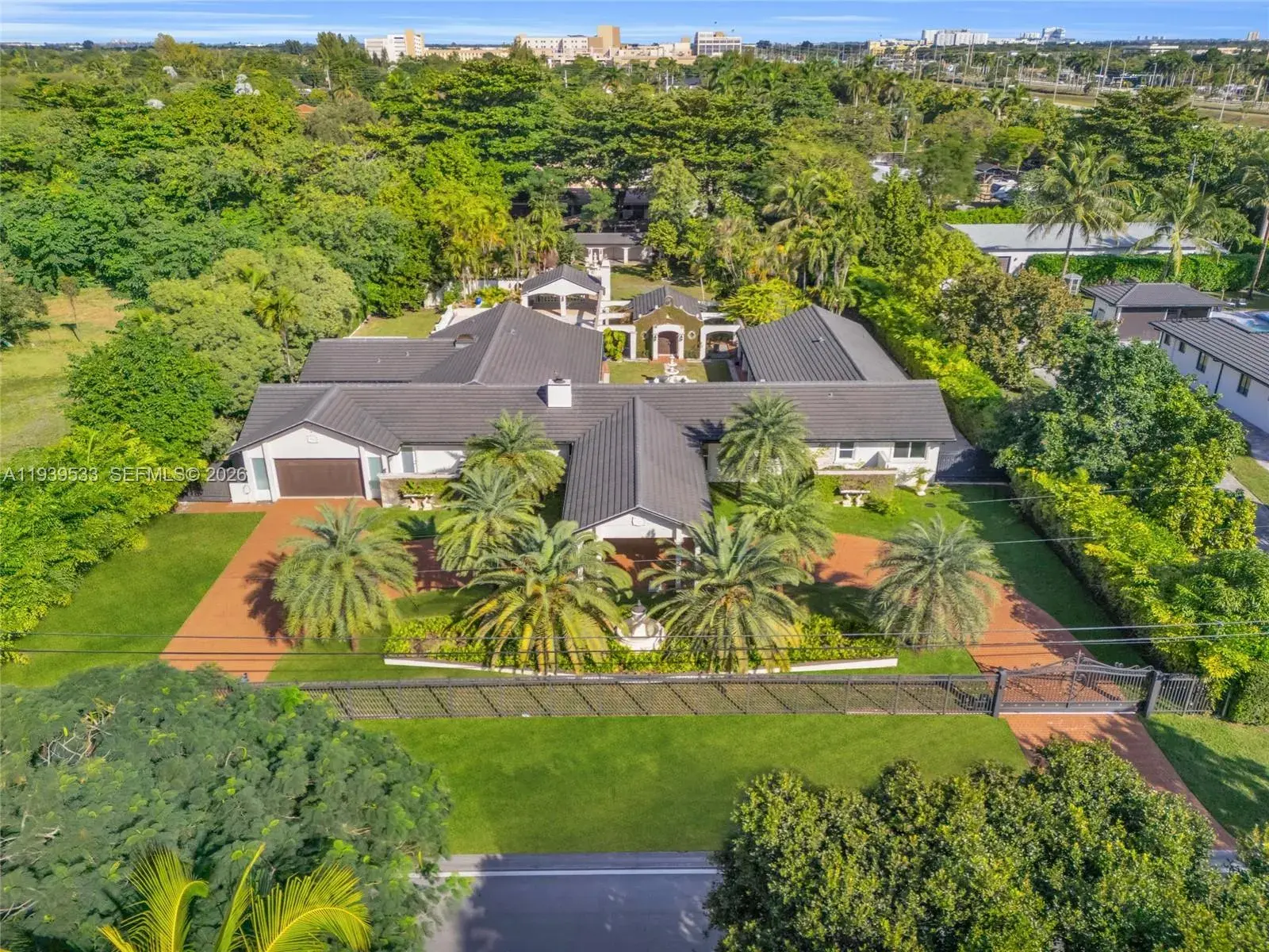6 bedroom 7 bath Residential for sale at 11835 SW 47th St, Miami FL 33175