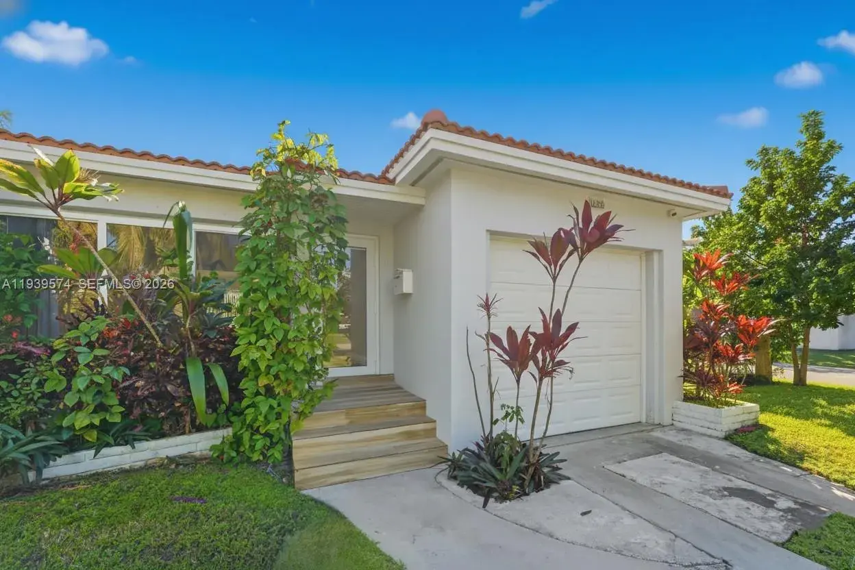 2 bedroom 1 bath Residential Lease for rent at 1538 Funston St, Hollywood FL 33020