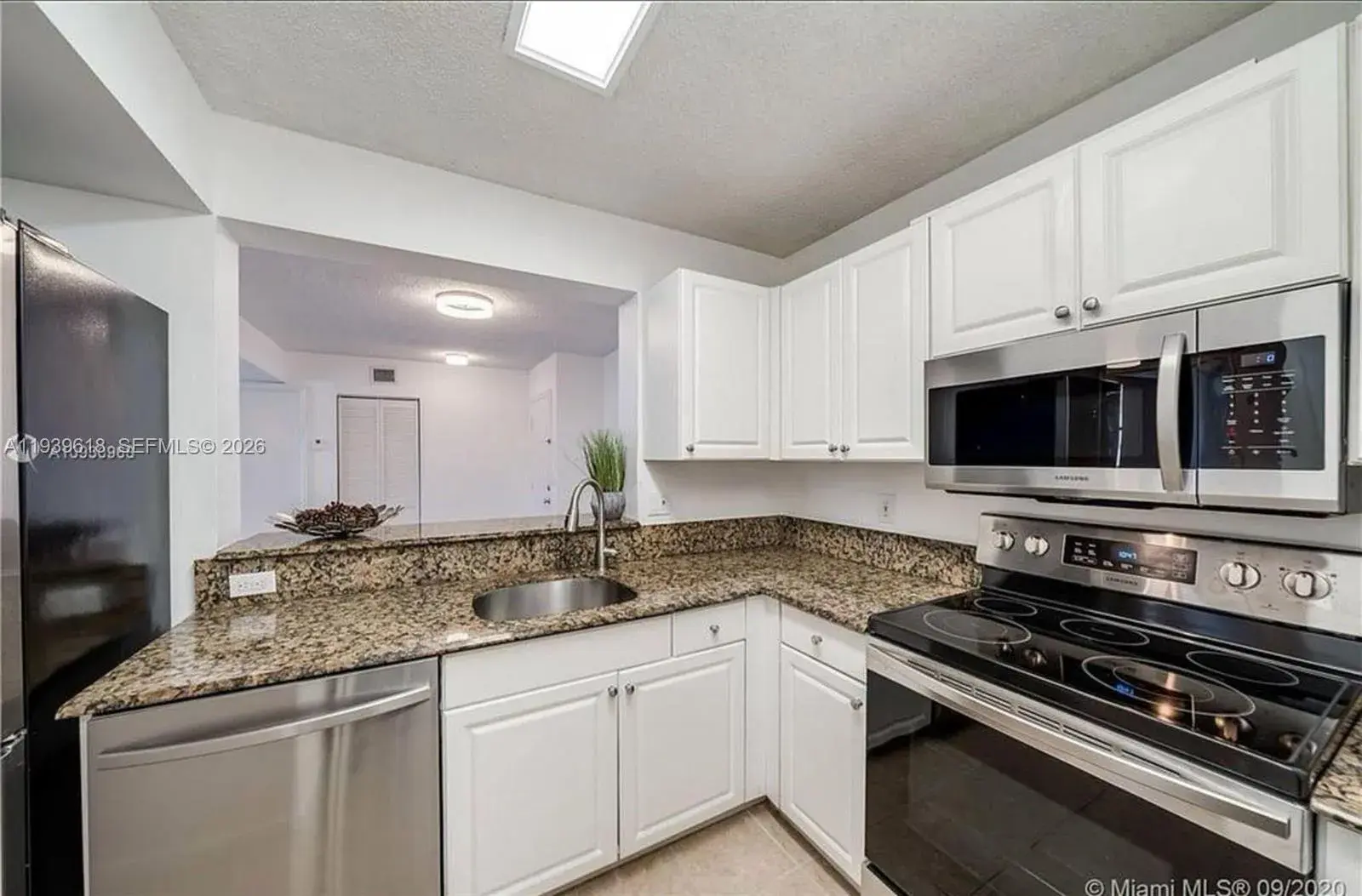 2711 Ocean Club Blvd # 207, Hollywood FL 33019