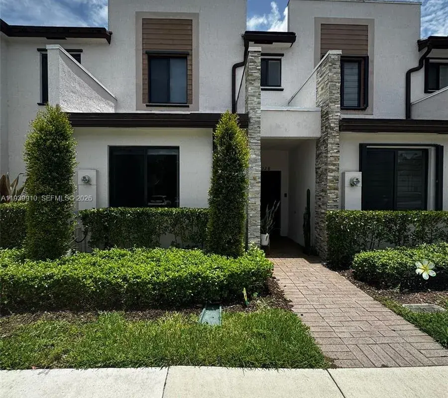 328 NE 208th Ter, Miami FL 33179