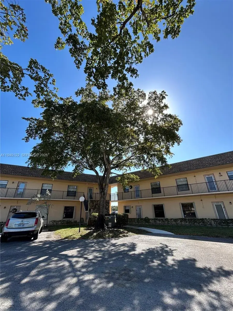 200 Berkley Rd # 108, Hollywood FL 33024