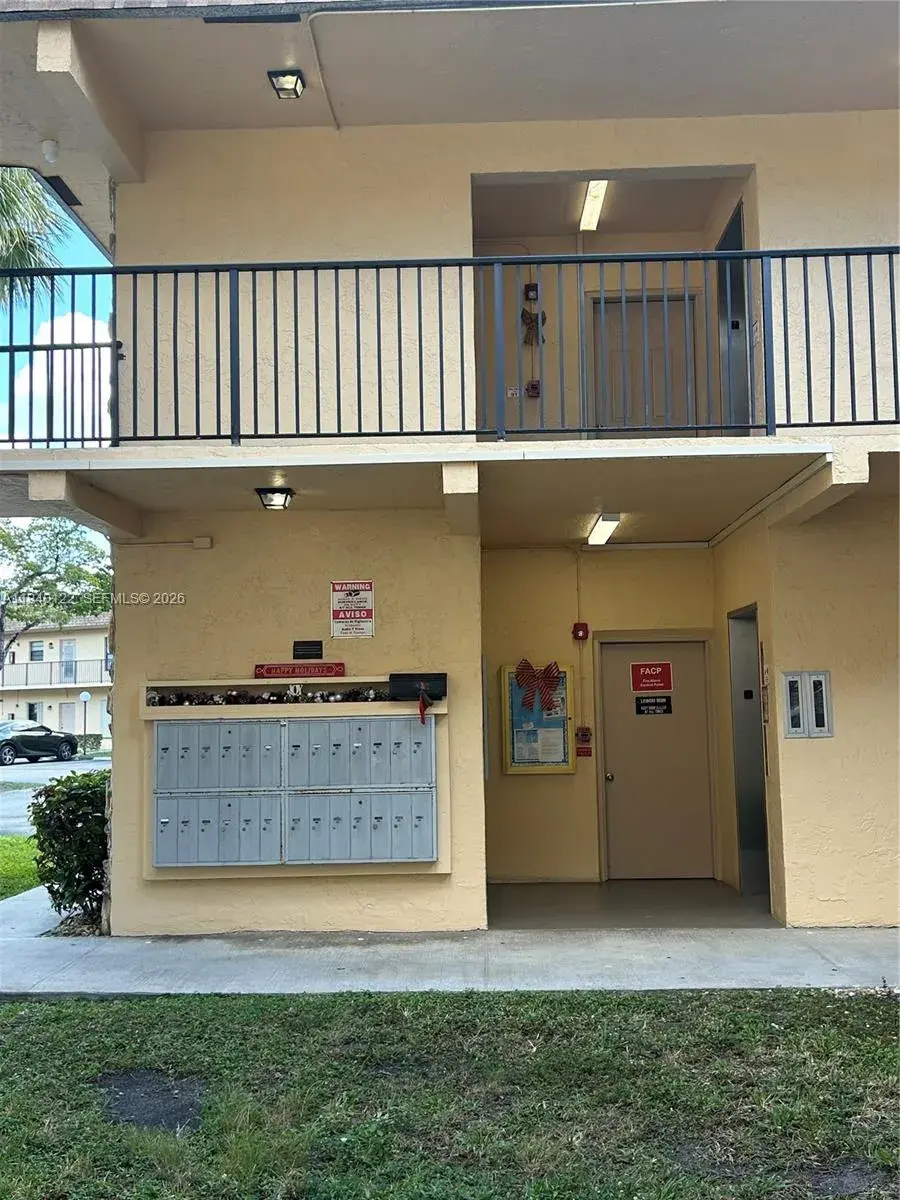 200 Berkley Rd # 108, Hollywood FL 33024