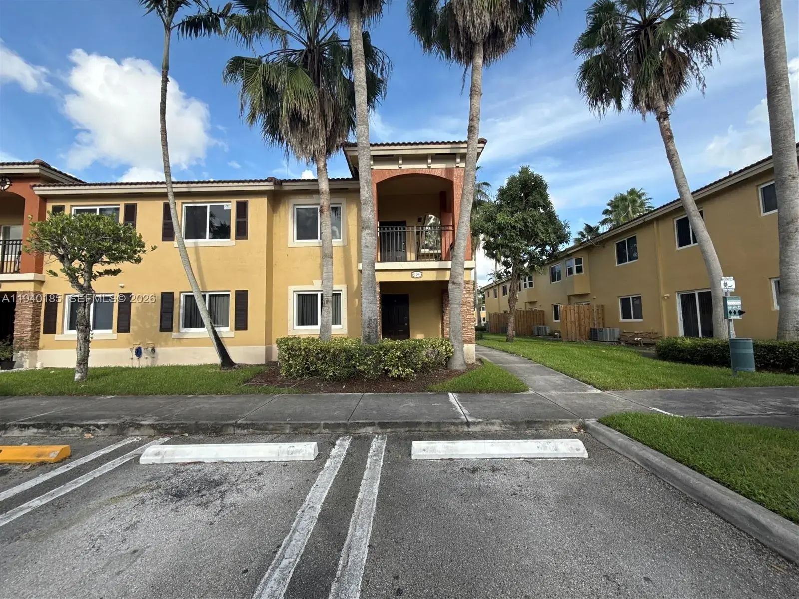 3 bedroom 2 bath Residential for sale at 935 NE 33rd Terr # 104, Homestead FL 33033