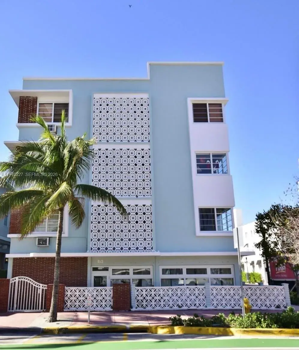 1 bath Residential for sale at 158 Ocean Dr # 406, Miami Beach FL 33139