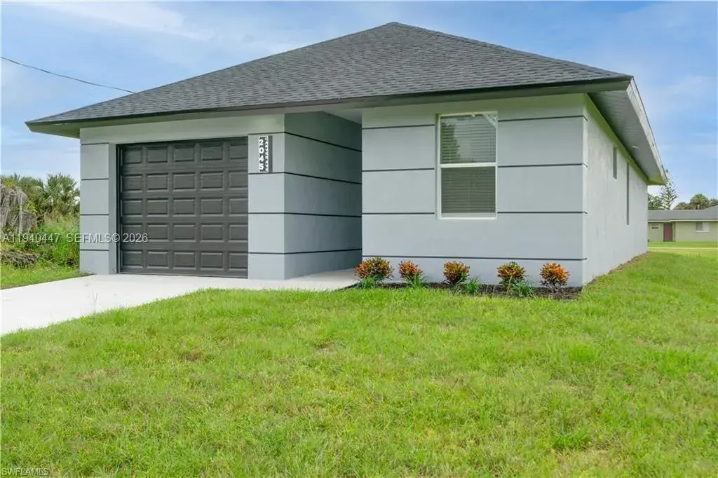 4 bedroom 2 bath Residential for sale at 2045 Carver Ave, Fort Myers FL 33916