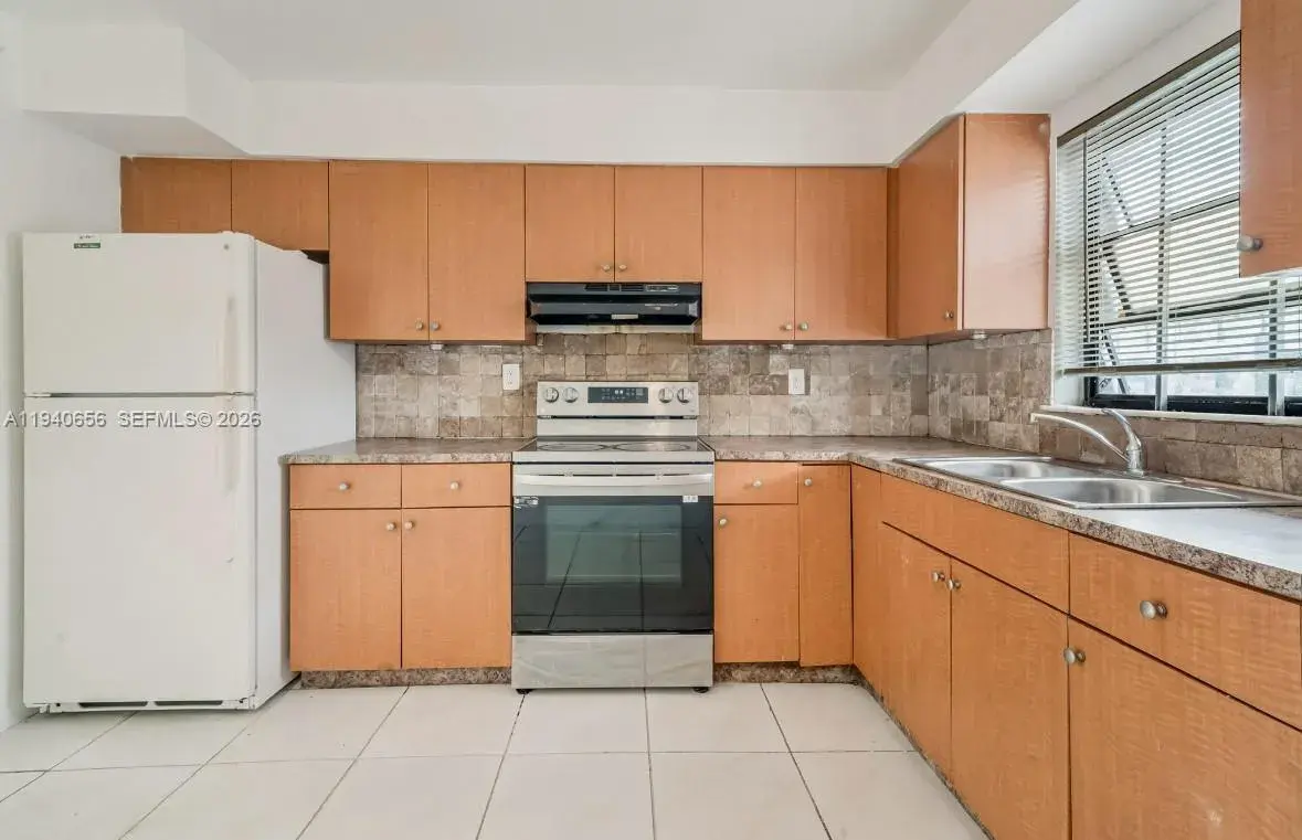 4030 SW 19th St, West Park FL 33023