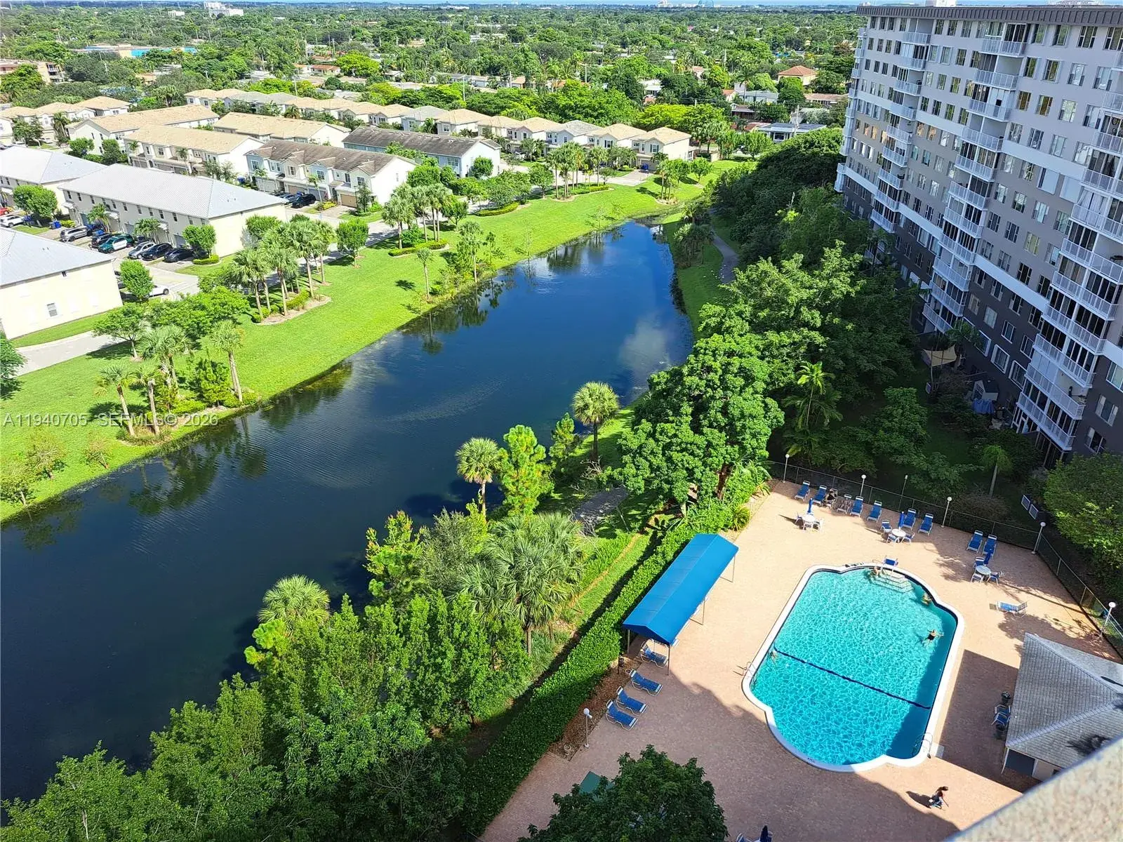 1 bedroom 1 bath Residential for sale at 4001 Hillcrest Dr # 509, Hollywood FL 33021