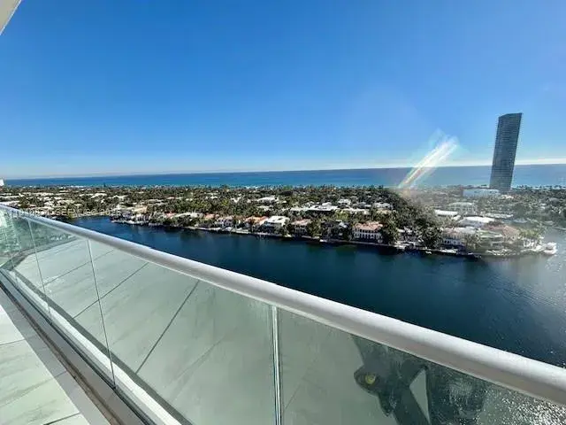 3 bedroom 2 bath Residential Lease for rent at 19707 Turnberry Way # 23J, Aventura FL 33180