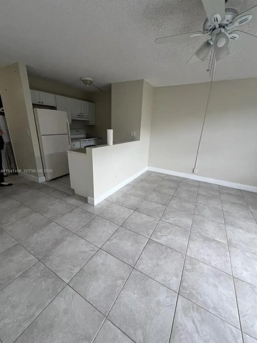 1 bath Residential Lease for rent at 2701 Riverside Dr # B, Coral Springs FL 33065