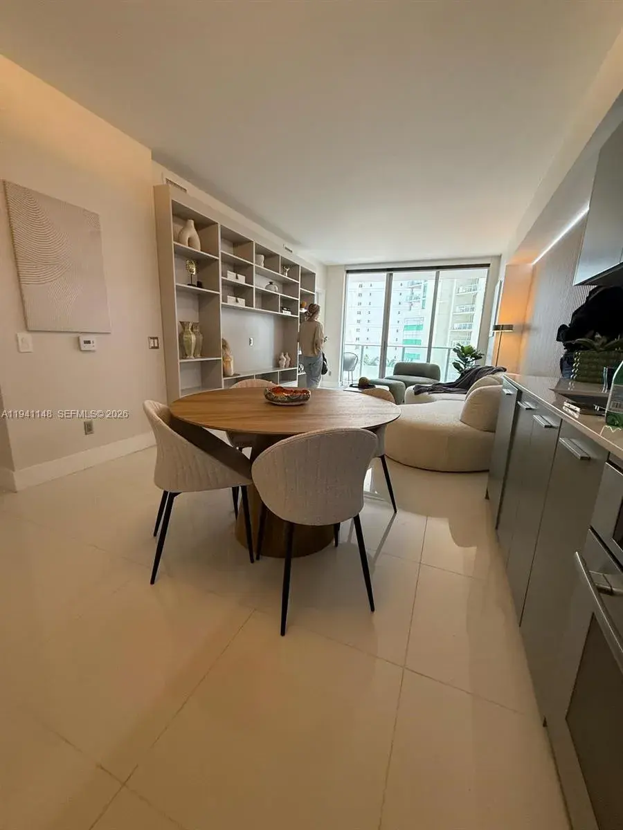 1300 Brickell Bay Dr, Miami FL 33131