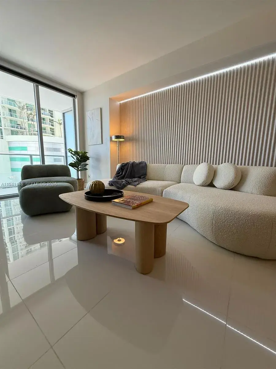 1300 Brickell Bay Dr, Miami FL 33131