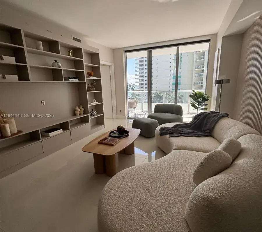 1300 Brickell Bay Dr, Miami FL 33131