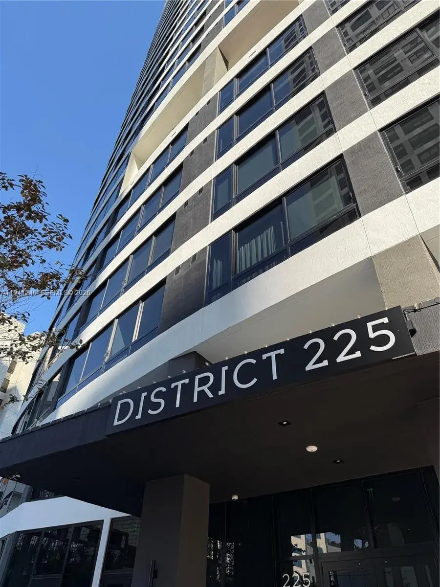 2 bedroom 2 bath Residential for sale at 225 N MIAMI AVE # 3505, Miami FL 33132