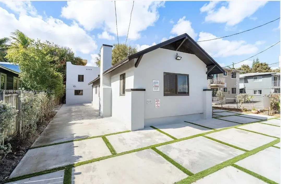 418 NW 9th Ave, Miami FL 33128