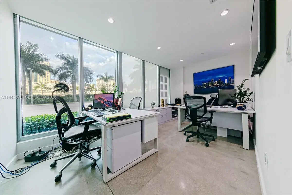 350 S Miami Ave, Miami FL 33130