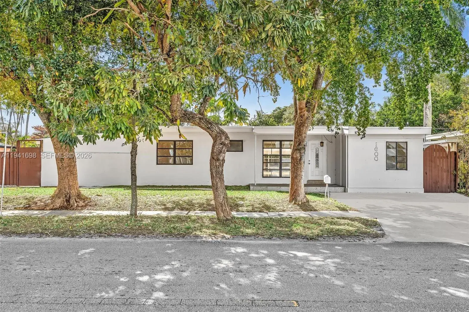 3 bedroom 2 bath Residential for sale at 1600 SW 9th St, Fort Lauderdale FL 33312