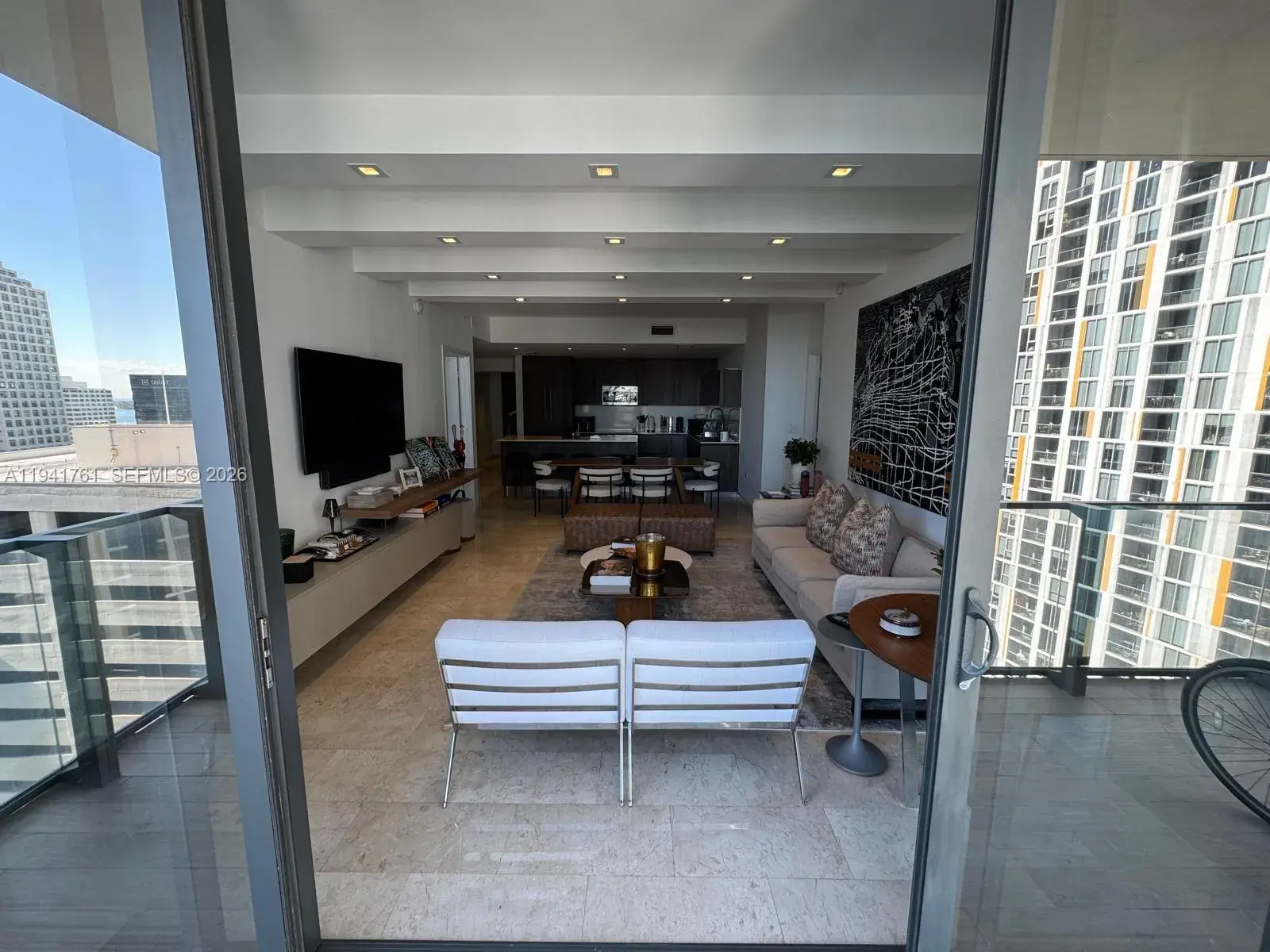 68 SE 6th St # 1109, Miami FL 33131 photo 4