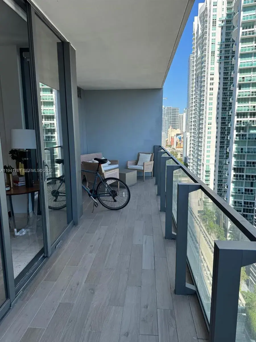 68 SE 6th St # 1109, Miami FL 33131 photo 5