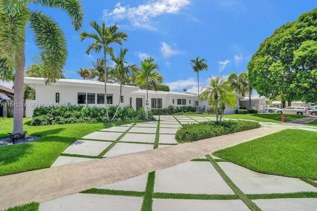 3 bedroom 2 bath Residential for sale at 2080 NE 65th St, Fort Lauderdale FL 33308