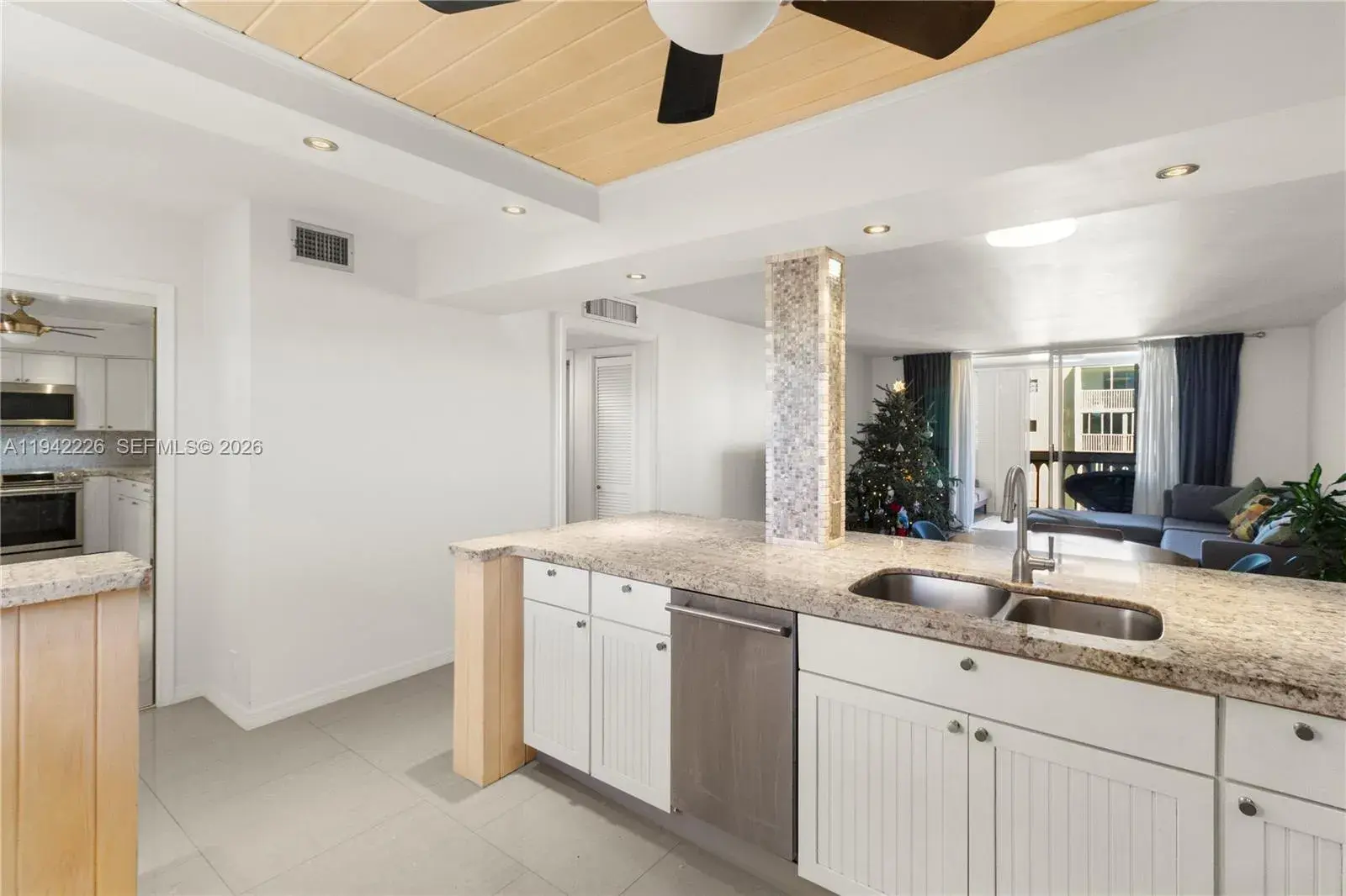 301 NE 14th Ave # 601, Hallandale Beach FL 33009