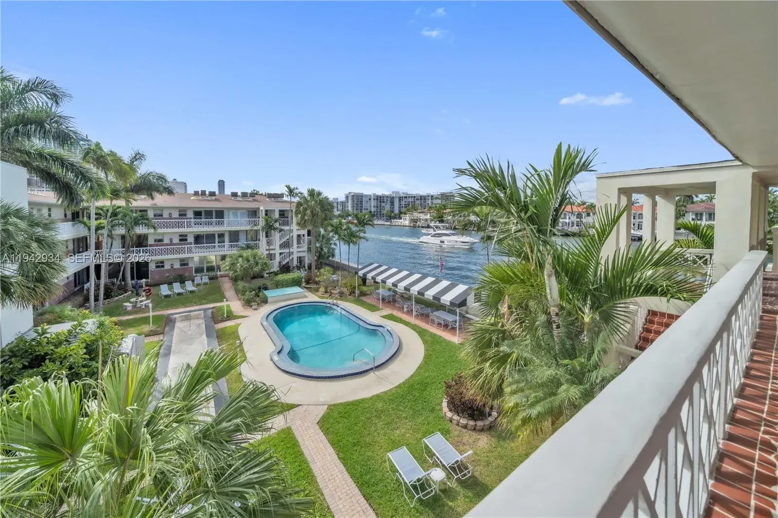 1 bedroom 1 bath Residential for sale at 2400 S Ocean Dr # 302, Hollywood FL 33019