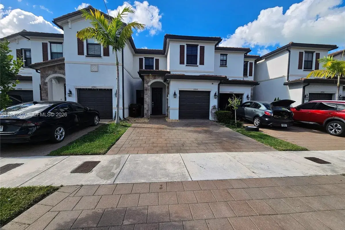 10918 W 33rd Way, Hialeah FL 33018