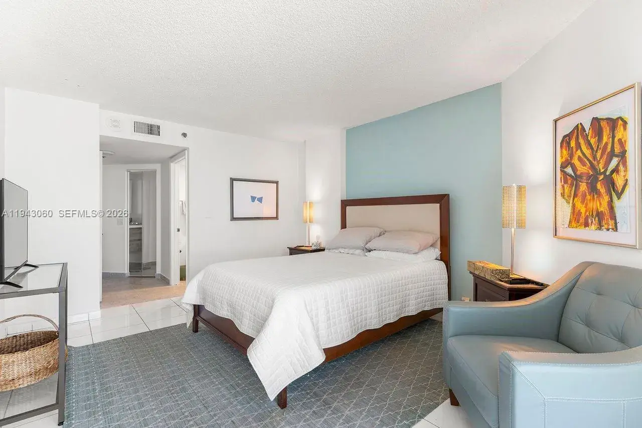 6767 Collins Ave # 1905, Miami Beach FL 33141
