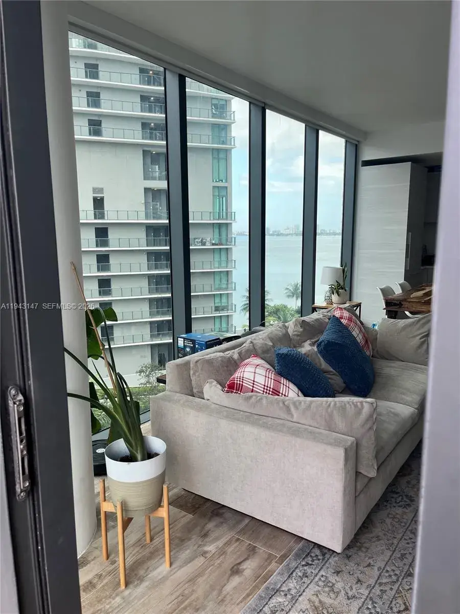 650 NE 32nd St # 608, Miami FL 33137