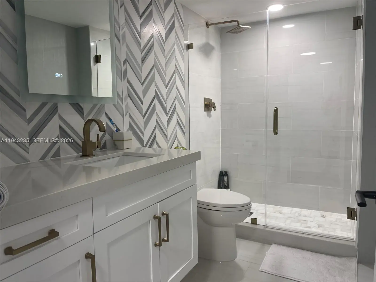 2 bedroom 2 bath for rent at 2555 Collins Ave # 1409, Miami Beach FL 33140