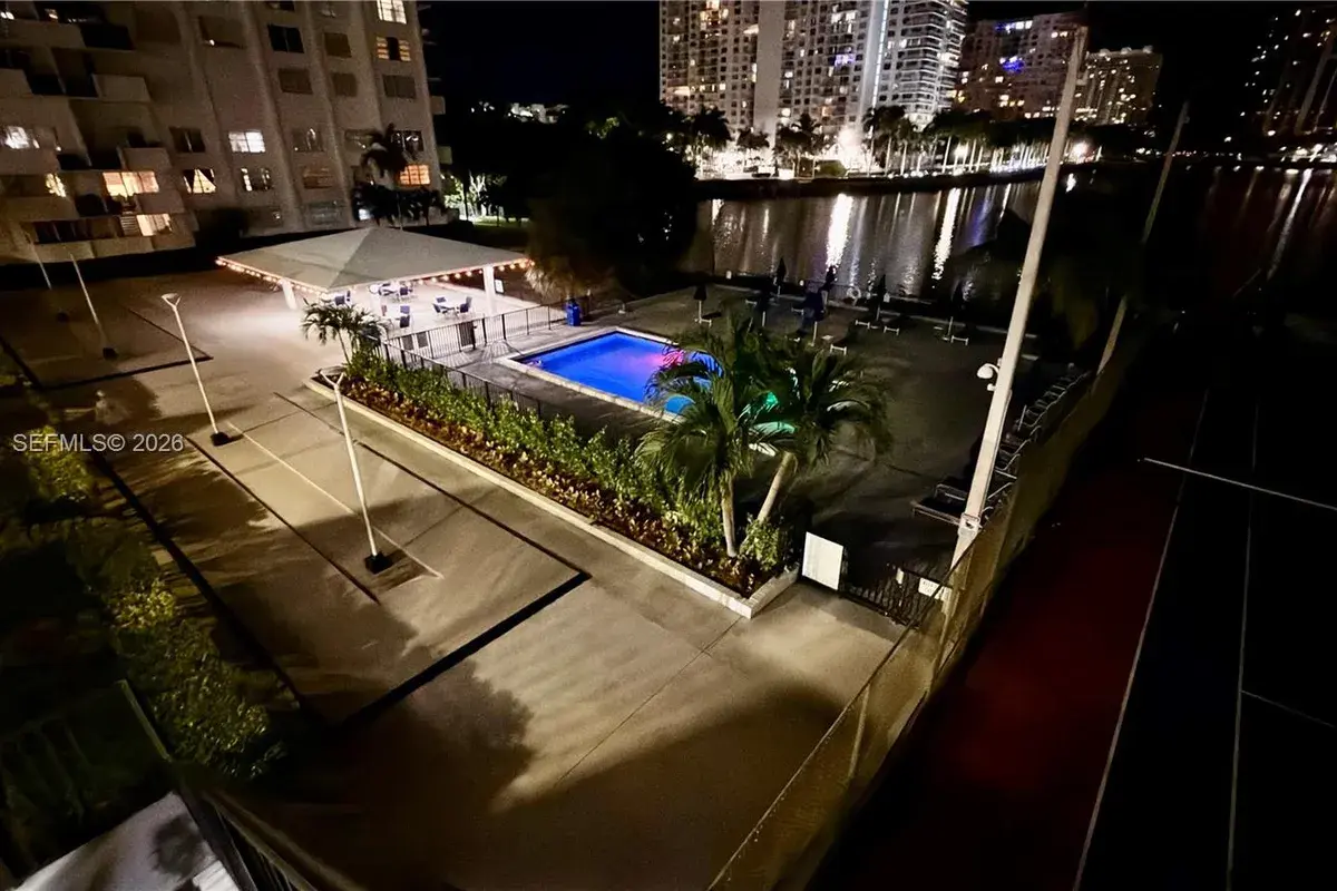 2750 NE 183rd St # 906, Aventura FL 33160