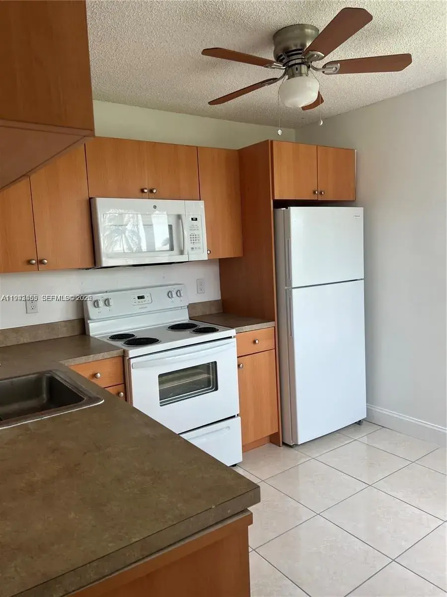 2 bedroom 2 bath Residential for sale at 1017 Washington Cir # I, Homestead FL 33034
