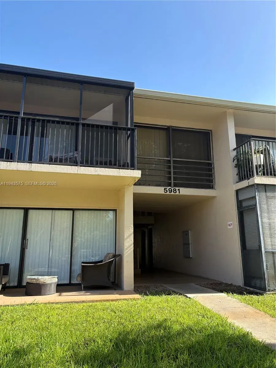 2 bedroom 2 bath Residential Lease for rent at 5981 Washington St # 215, Hollywood FL 33023